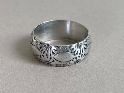 Hallmarked 1971 Sterling Silver Flower Power Pattern Ring, Domed Band, UK Size Q