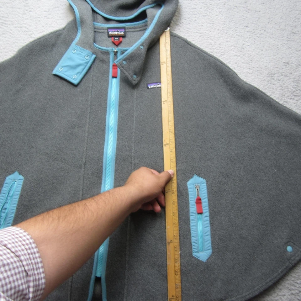 Jaqueta poncho Patagonia Synchilla Cape feminina XS/S com capuz lã 25285A16 - Imagem 3 de 4