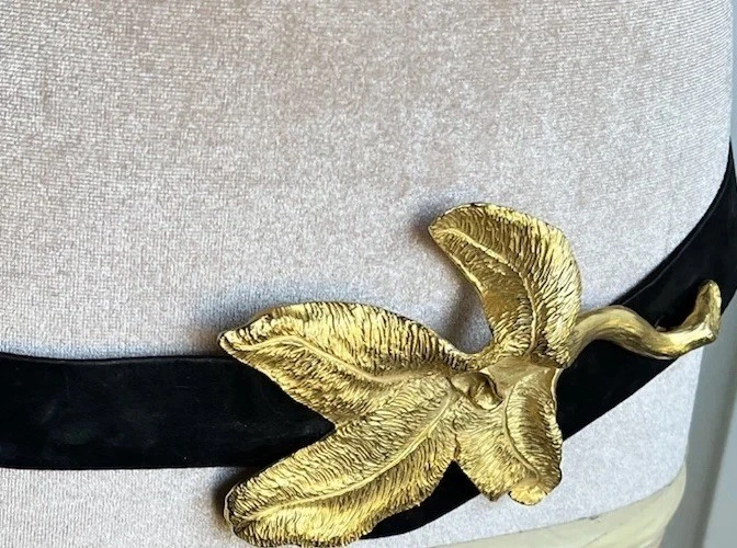 RARE 1983 Christopher Ross Orchid Belt Buckle, Gold Plated, Signed Black Satin - Image 3 of 4