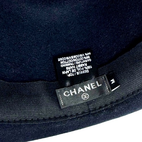 Nr. 65 - $ 1325 100 % authentisch Chanel 1A421 Coco Mark marineblau schwarz Lapin Filz Fedora Größe M - Bild 6 von 10