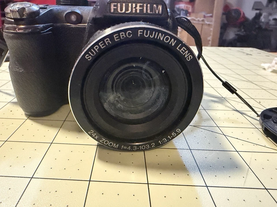 Fujifilm FinePix S Series S3280 14.0MP Digital Camera - Black - Image 3 of 4