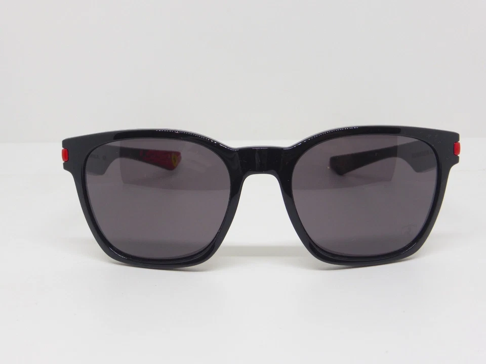 Oakley Garage Rock Ferrari Polished Black w/Warm Grey Iridium SKUOO9175-34 - Immagine 3 di 4