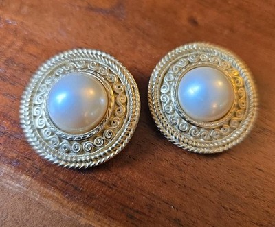 Erwin Pearl Large 1.25'' Round Clip On Earrings Brushed Gold Faux Pearl Center