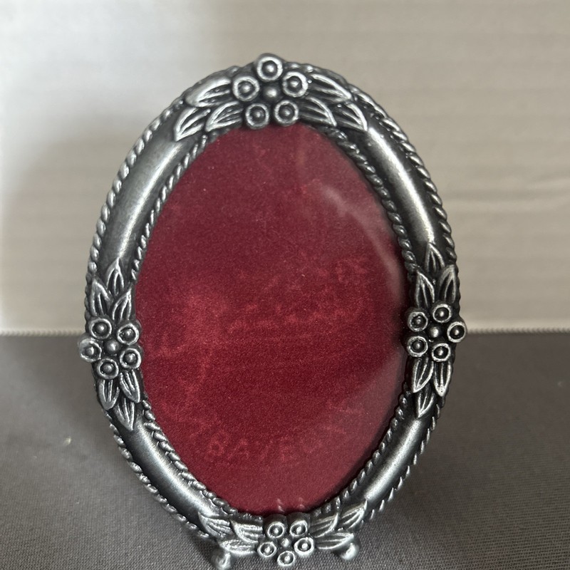 Vintage Miniature Frame Perfect For Cute Memories Or To Collect