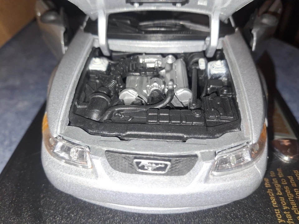 Литой автомобиль Maisto Special Edition 1999 Ford Mustang GT серебристый масштаб 1:18 No31861 - Изображение 3 из 4