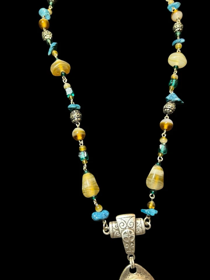 Collar colgante en lágrima de colección imitación turquesa y ámbar con cuentas Foto 3 de 4