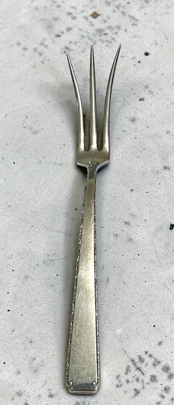 ANTIQUE STERLING TOWLE OLD LACE PICKLE FORK. 5.5. HIGHLY COLLECTIBLE!!! RARE