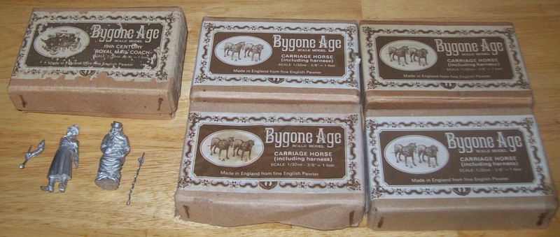 54MM 1/32 METAL PHOENIX BYGONE AGE ROYAL MAIL COACH, 4 HORSES, DRIVER, & GUARD