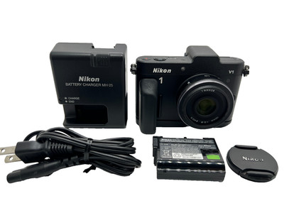 [MINT /2875 Shots] Nikon 1 V1 Black Digital Camera + 10mm F2.8 Lens + Grip