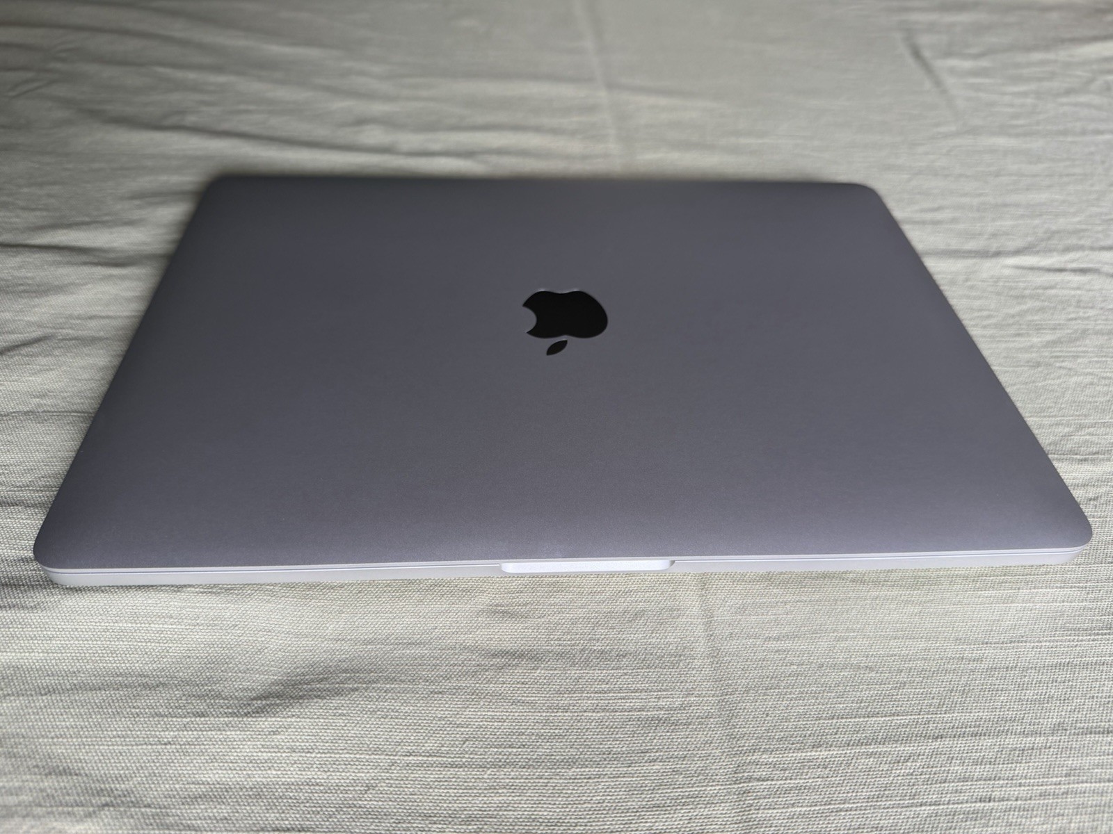 Apple MacBook Pro 13” i5 | 16GB RAM | 512GB SSD | Silver | Mint