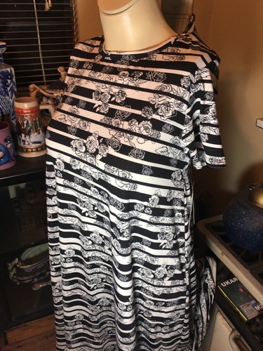 LuLaRoe Carly, Black \u0026 White Stripes 