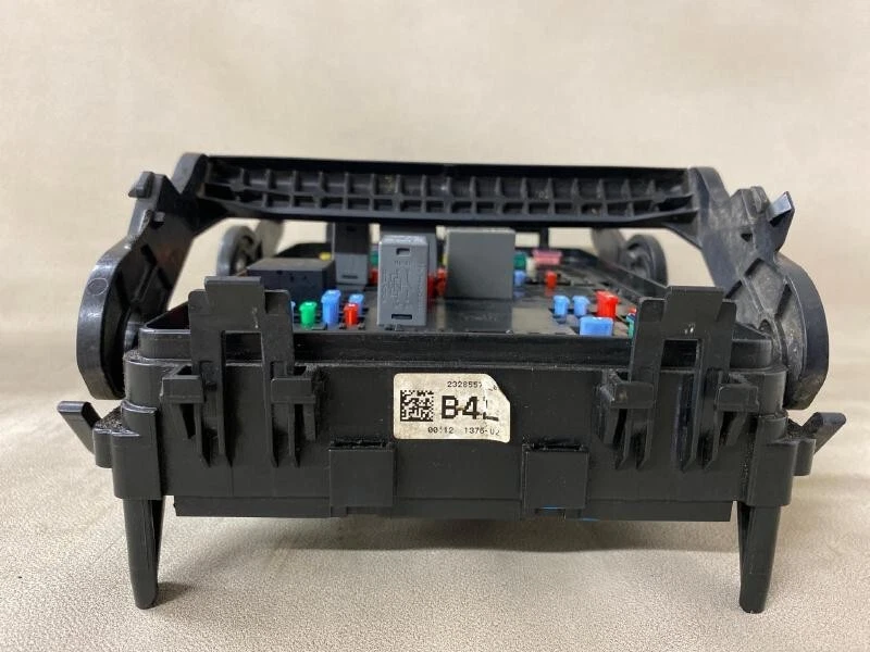 2015-2019 GMC Sierra 2500 3500 Pickup Engine Fuse Box Factory OEM ID 84303174 Foto 3 de 4