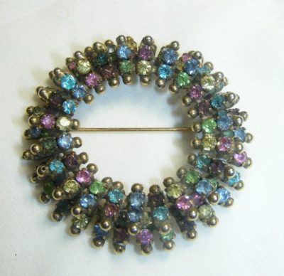 Vintage Kramer of New York Rhinestone Wreath Brooch 16-F