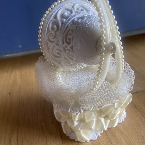 Vintage 60s Wedding Cake Topper Bells, Flowers, Tulle & Pearl Beads Ribbons - Picture 10 of 10