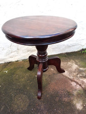 VINTAGE SOLID WOOD ROUND TRIPOD TABLE