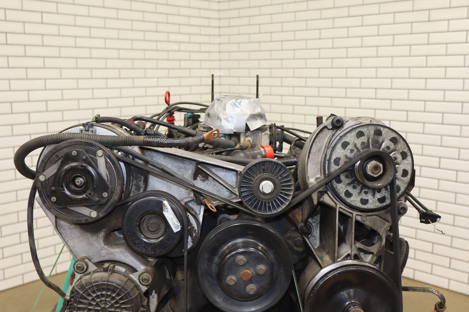 1990-1993 GM 5.7L V8 L05 Engine and Automatic 4L60 Transmission Dropout Foto 4 de 4