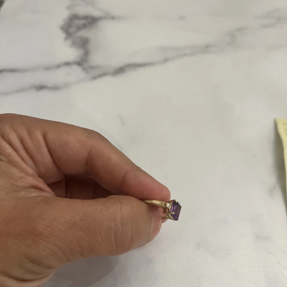 14 Karat Gold Ring With Amethyst At The Center And Diamonds On The Side Size 6 - Image 3 of 4