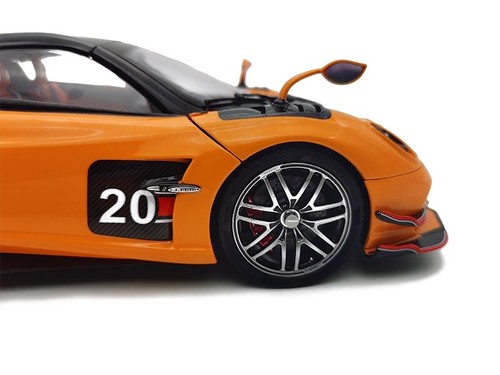 LCD Models PAGANI HUAYRA BC ROADSTER ORANGE scale model 1:18 - Picture 15 of 21