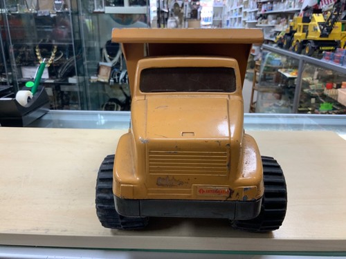 Ertl Dump Truck - preowned worn and damged - cones as seen - 第 10/16 張圖片