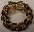 CHRISTMAS WREATH BROOCH/PIN IN GOLD/GREEN TONE w BOW & HOLLY BERRIES NEW — photo 1