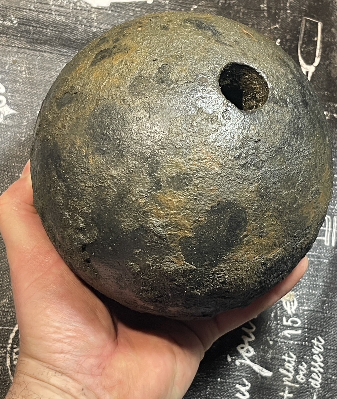 CANNONBALL LARGE HOLLOW ORIGINAL  ARTIFICIAL VINTAGE . 18 LB,/6 INCH.
