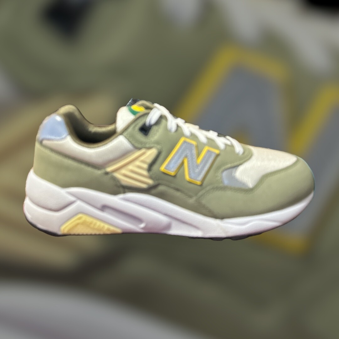レアSale!!入手困難!!! NEW BALANCE MT580 \