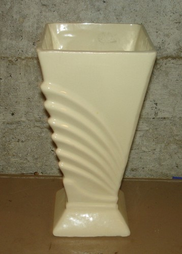 Vintage McCoy Pottery White Square Stylized Fan #K9 Vase 9 1/4" Tall - Picture 5 of 5
