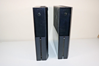 2x DEFEKTE Microsoft Xbox One Systeme - 500GB Konsolen (ohne Kabel, lässt sich nicht einschalten)