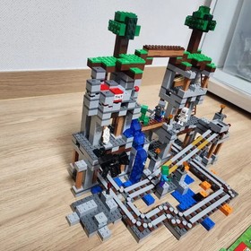 Minecraft LEGO 21118 Mine Shaft Set - Complete, Assembled, with Manuals