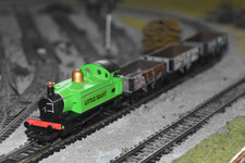 Hornby R1085 Little Giant 709 + Private Owner 5 Plank Wagons x3 Full Train OO