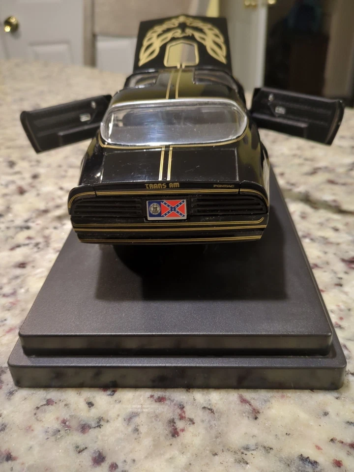 Maisto 1977 Trans Am 1:18 Scale Model Car Smokey and the Bandit Edition - Image 4 of 4