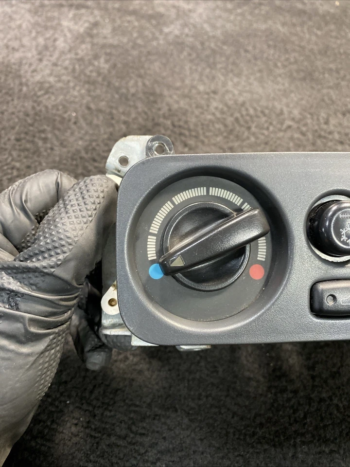 Оригинальный климат-контроль тепла кондиционера Mitsubishi Montero Sport 2000-2004 годов выпуска MR460759 - Изображение 3 из 4