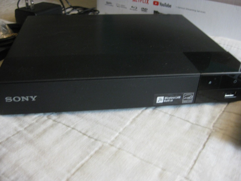 SONY BLUE RAY DVD DISC PLAYER IN BOX BUILT IN WIFI STREAMING CABLES