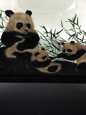 蜀绣大熊猫图鸡翅木框Chinese Shuxiu Silk Embroidery Panda Family