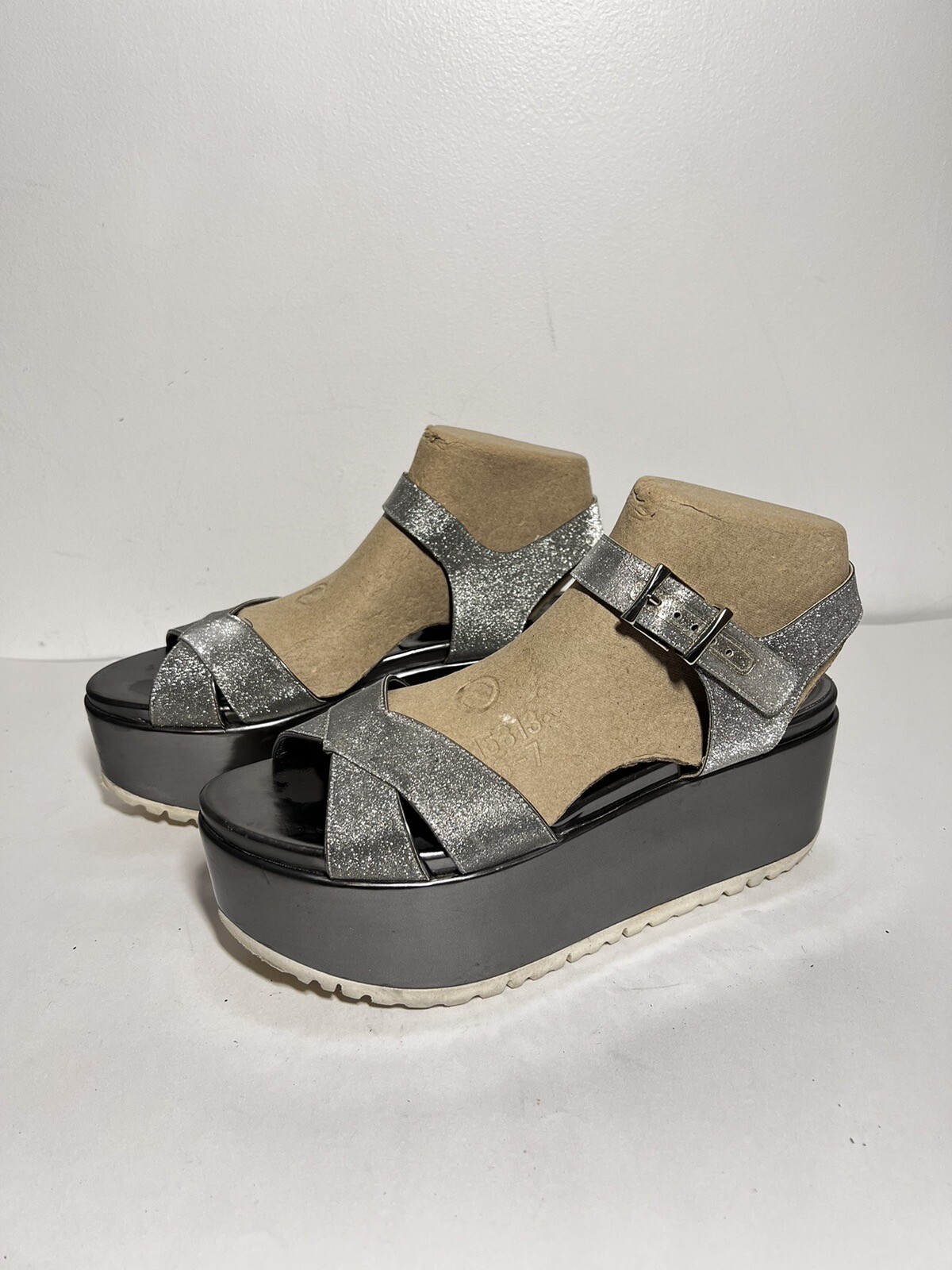 Stuart Weitzman EUC Silver Glitter Crosspath Flat… - image 4