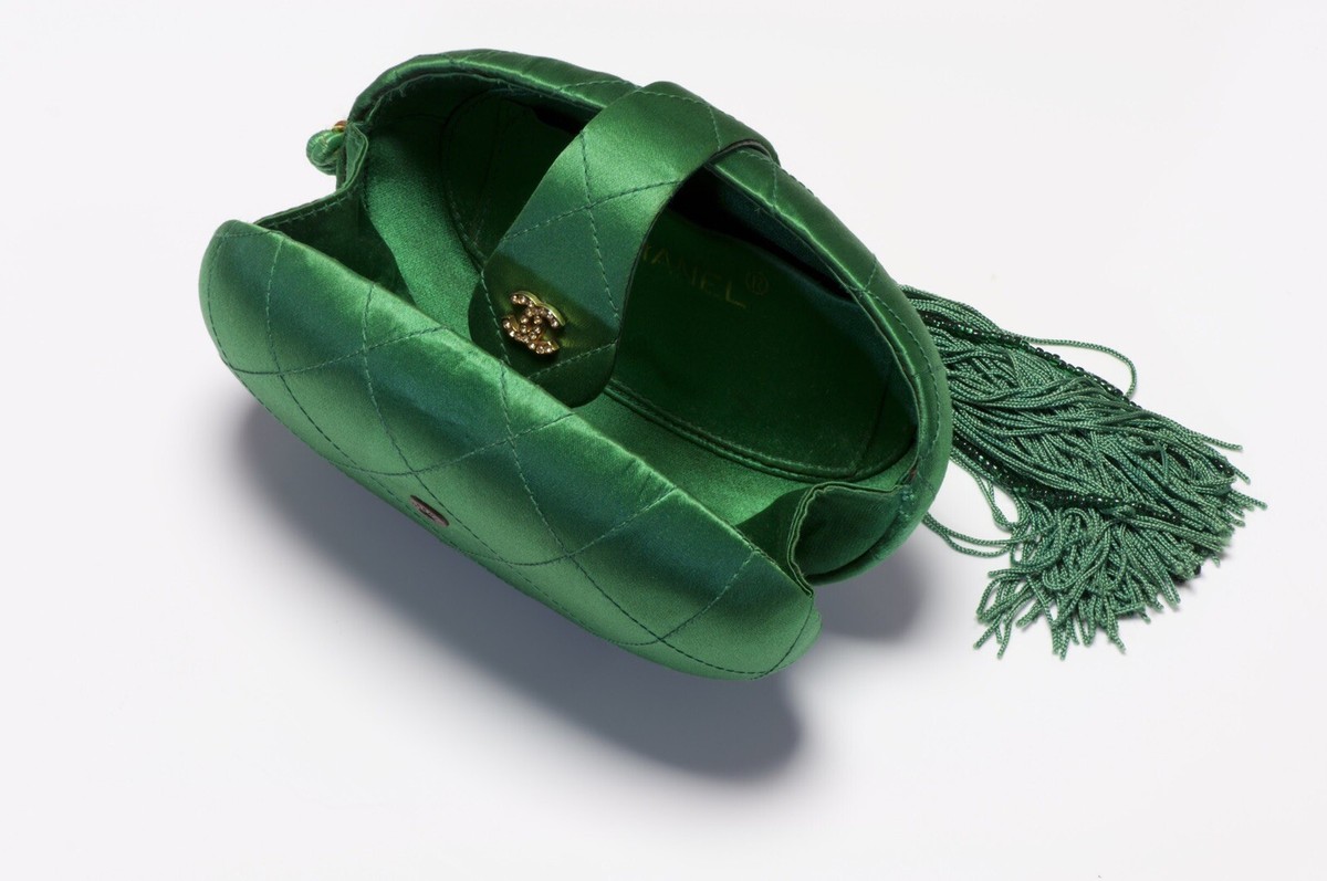 ◆希少◆VINTAGE◆【CHANEL】1990*サテン*クラッチバッグ CHANEL Paris Couture CC 1990's Green Quilted Satin Tassel