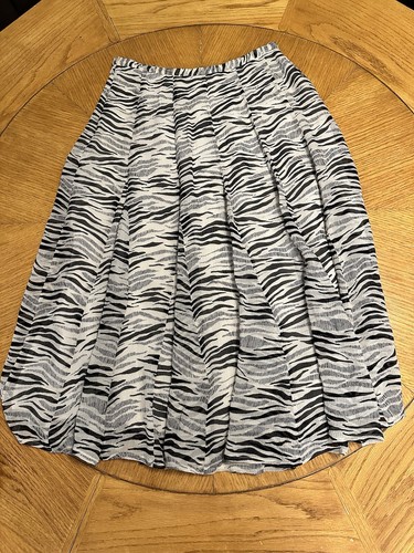 VALERIE STEVENS Women 100% Silk Midi Skirt Black & Beige Lined Side Zipper Sz 4 - Picture 8 of 8