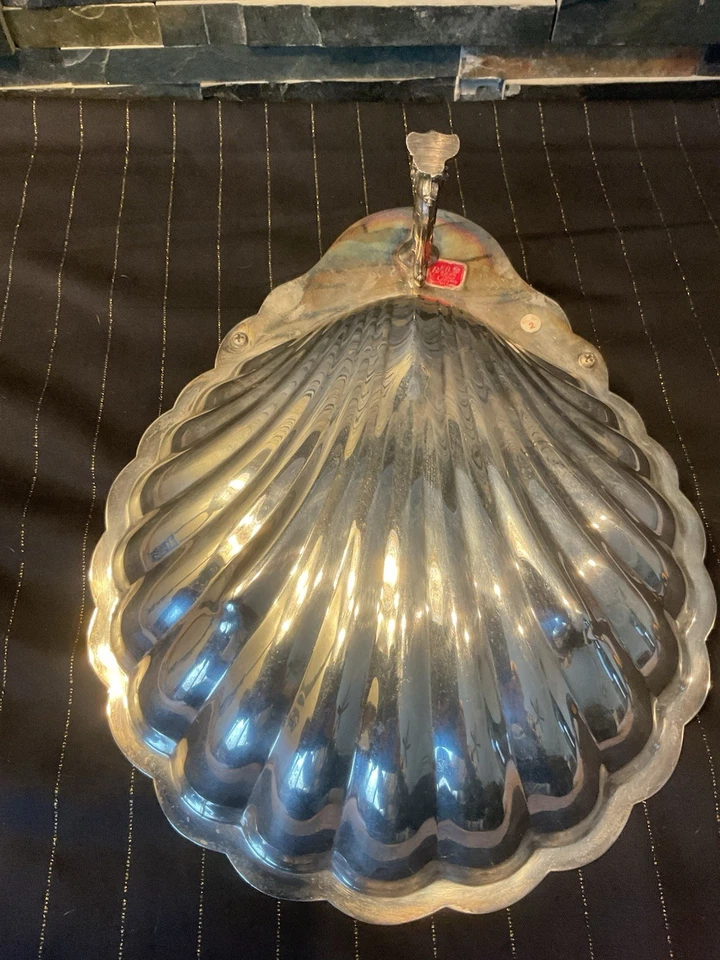 Plato para servir E. B. Rogers Silver Shell con candelabros Foto 2 de 4