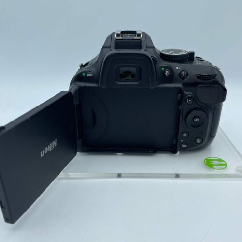 Broken Nikon D5200 24.1MP Digital SLR DSLR Camera Body Only No Power - Picture 3 of 8