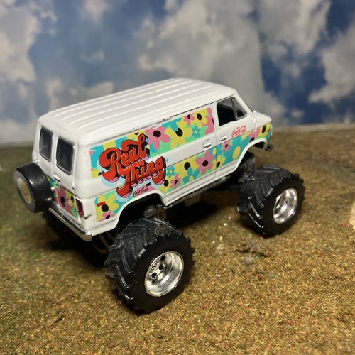M2 Machines Coca Cola Real Thing 1971 Chevrolet Van G10 A52 - Picture 3 of 15