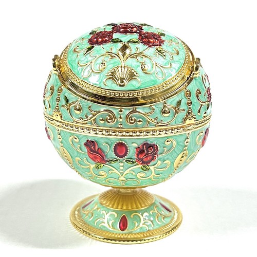 Retro Decorative TXX Ashtray With Flip Lid Cigarette Ash Tray Windproof Roses - Picture 5 of 12