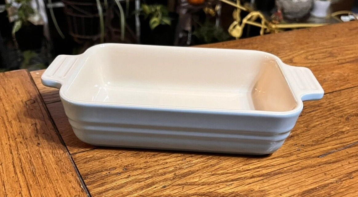 NEW LE CREUSET SMALL STONEWARE ROASTING CASSEROLE BAKING DISH 5”x7” SKY BLUE