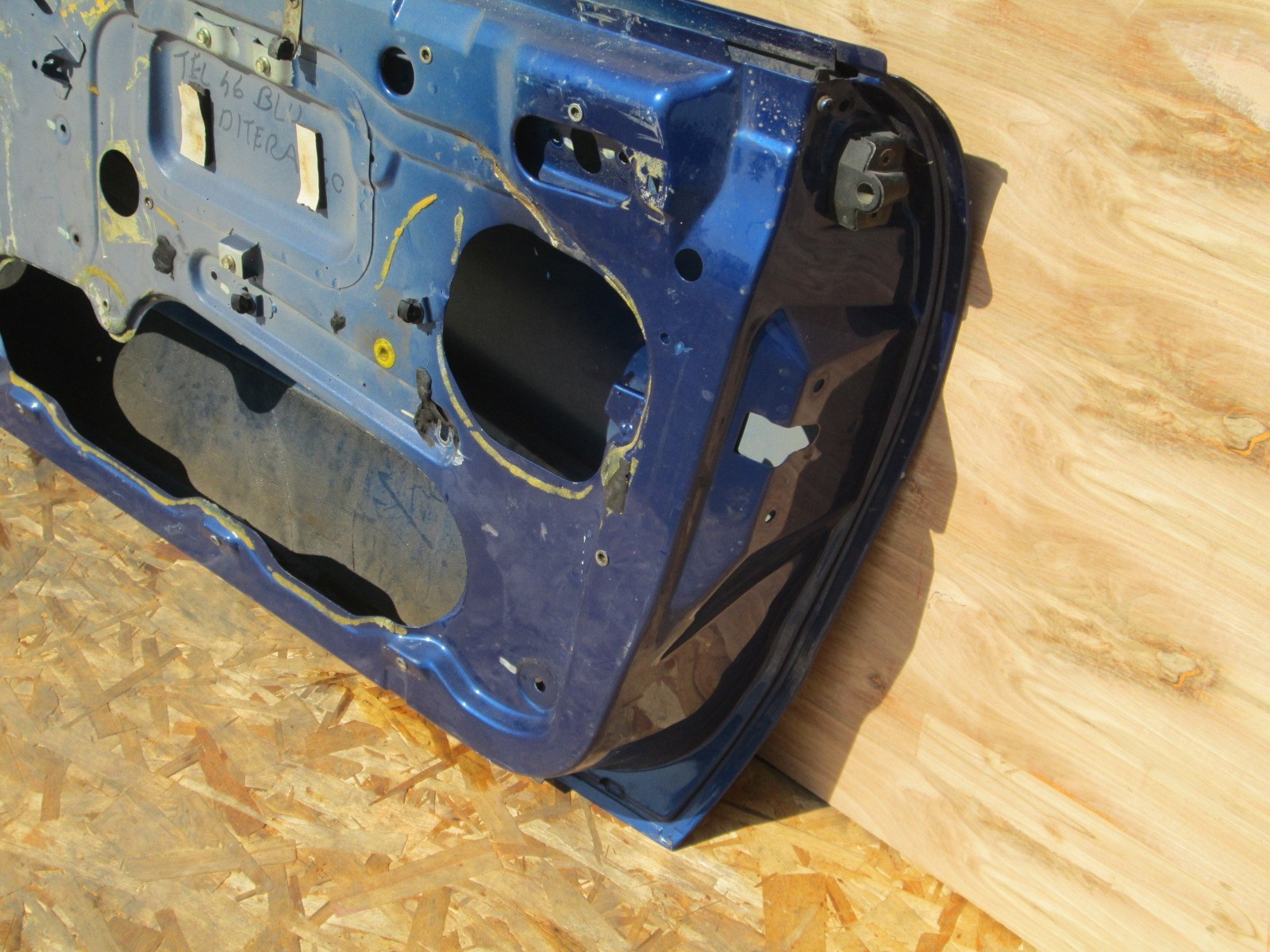 Maserati Coupe , 4200 - RH / Passenger Door # 980001038