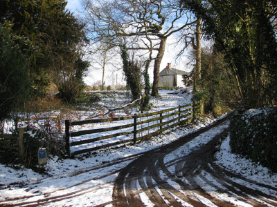 Photo 6x4 Snow lines Kingstone/SO6324 Tyre tracks by a fence, Weston-und c2009