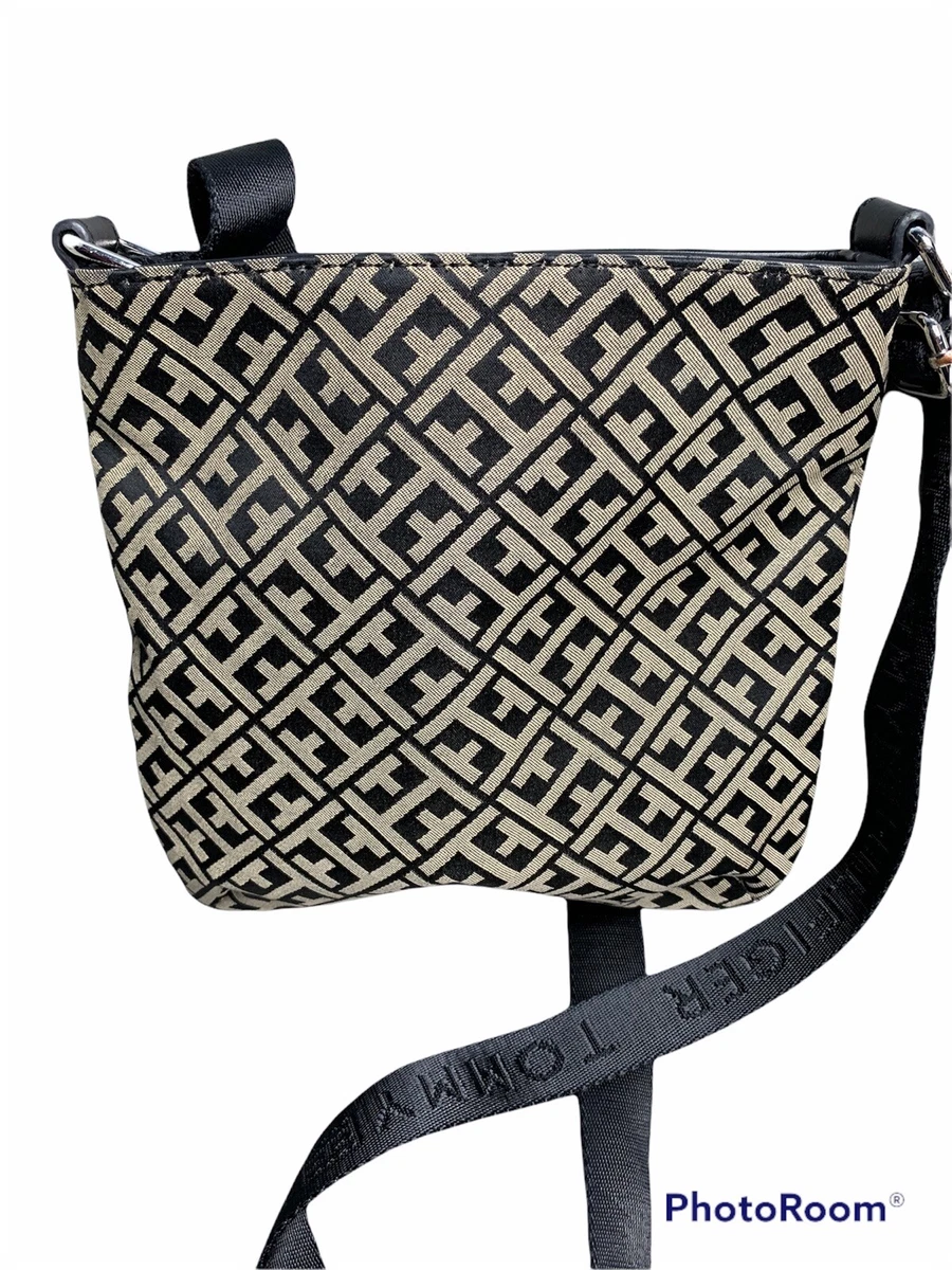 Tommy hilfiger small on sale black purse