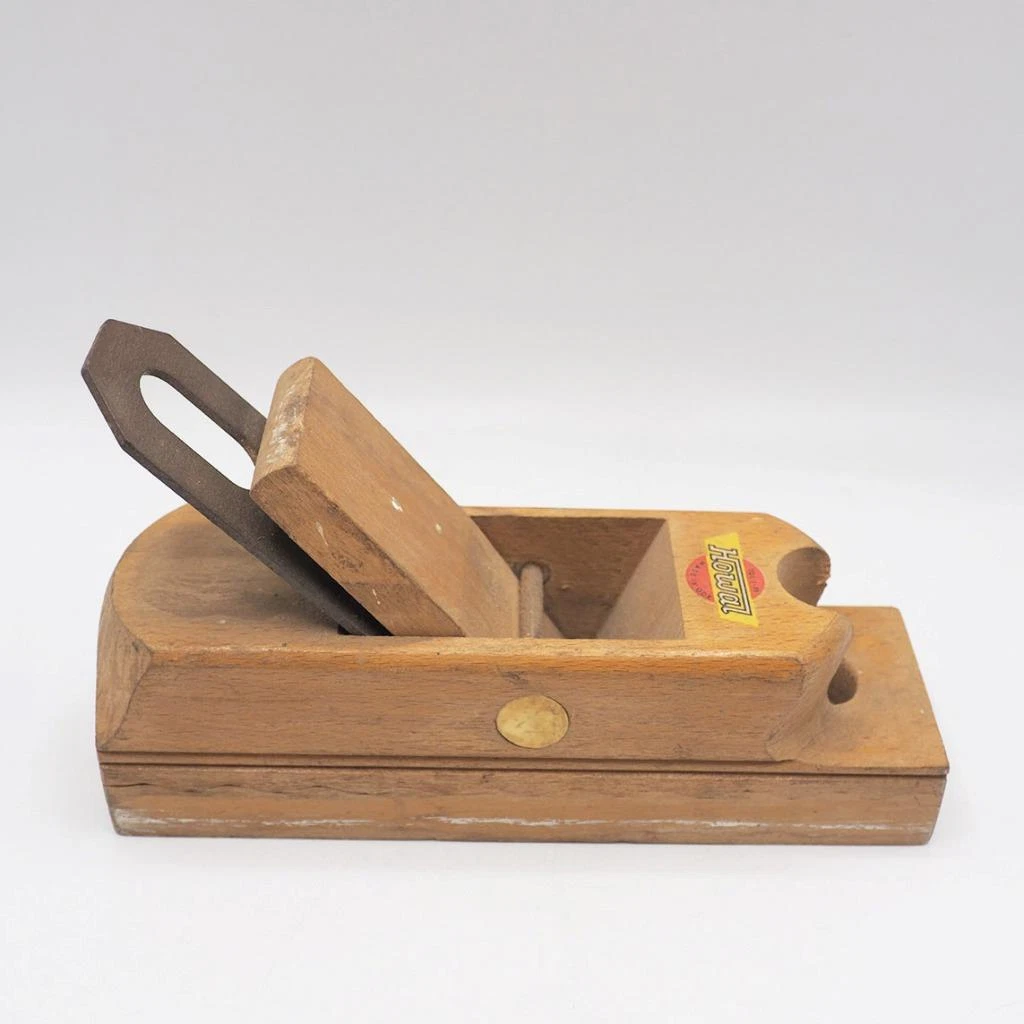 Wooden outlet block plane