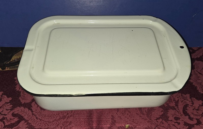 VINTAGE 1950's WHITE ENAMEL WARE REFRIGERATOR BOX , 13 " x  8 1/2" x  4"