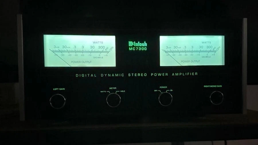McIntosh MC7300 Vintage Stereo Power Amplifier Works well [230V / EU plug] - image 3 of 4