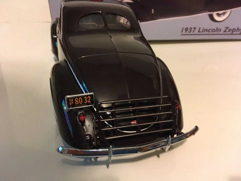 1937 Lincoln Zephyr 2 portas cupê ERTL precisão (espelhos faltando 1/18 na caixa - Imagem 4 de 4
