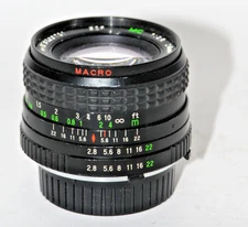 Starblitz Auto Macro 28mm MC 1:2.8 Wide Angle Lens